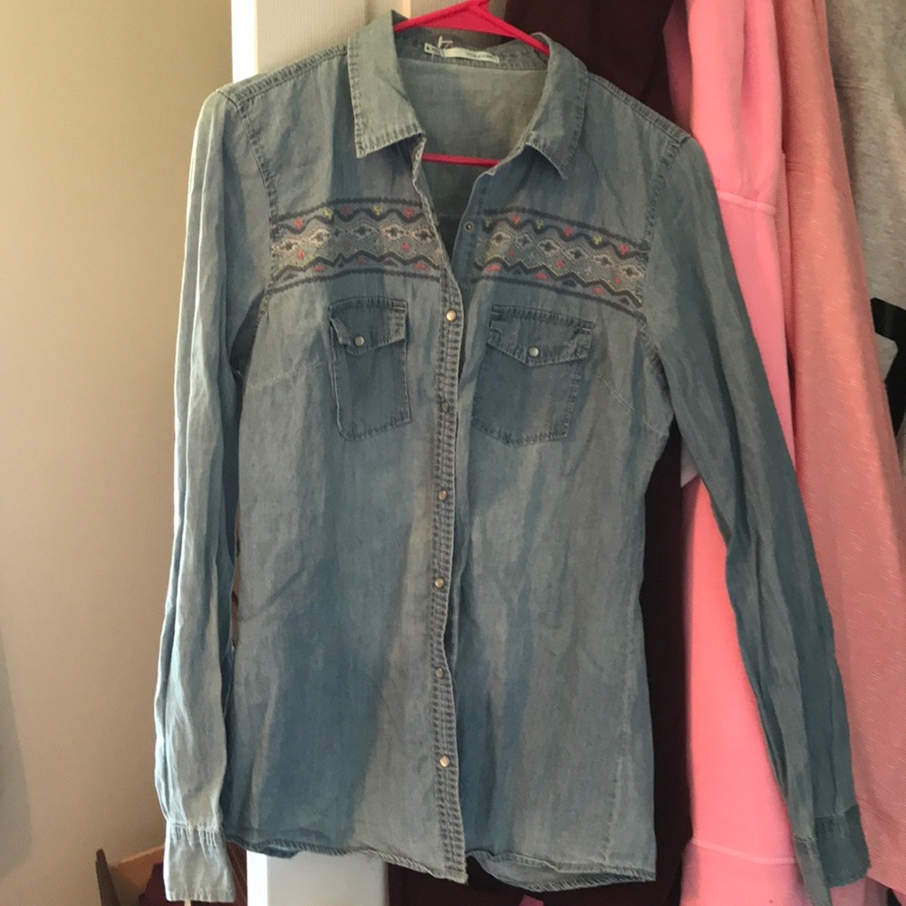 Maurice’s denim button down